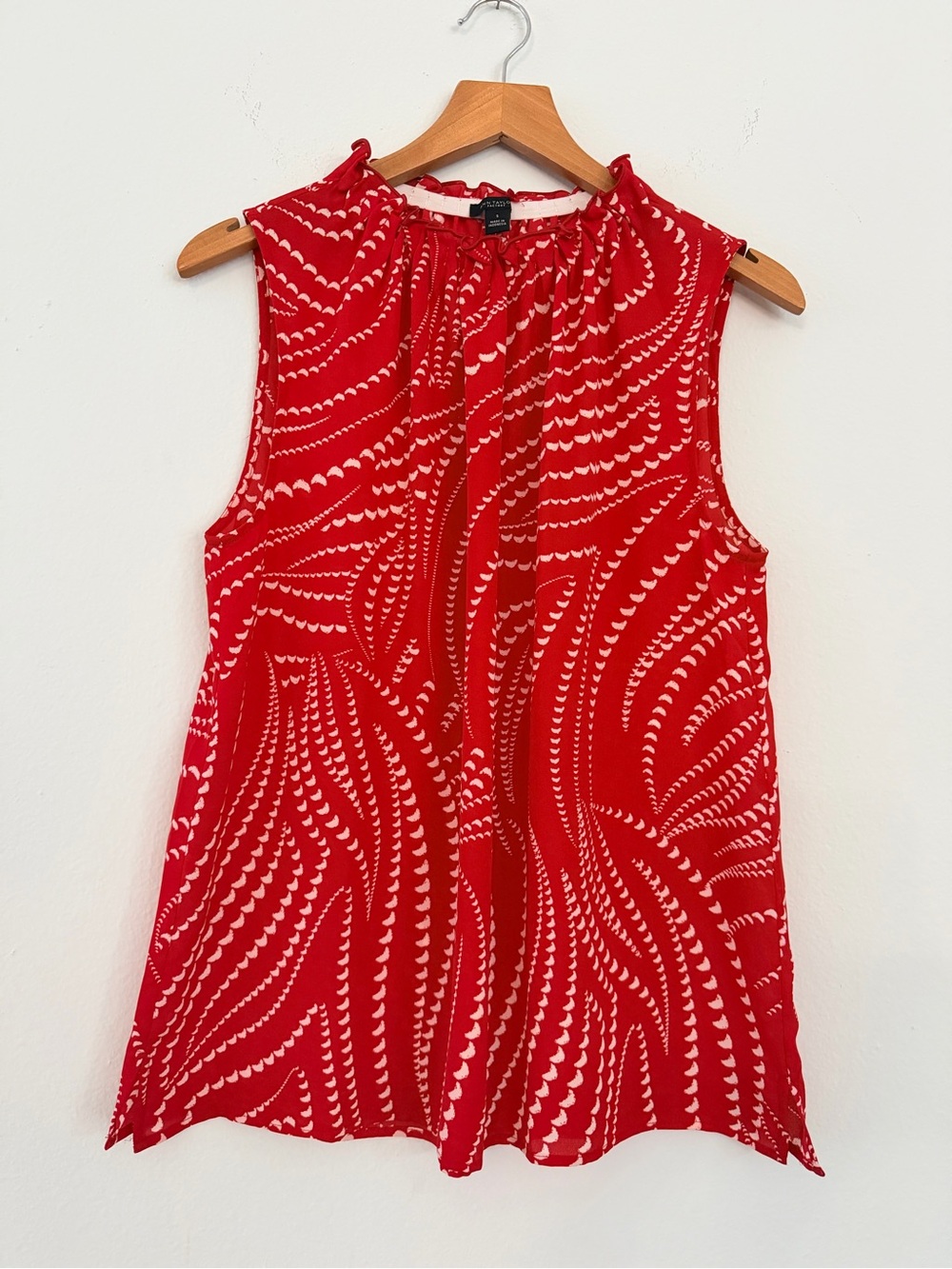 Ann Taylor Factory Red Abstract Swirl Sleeveless Blouse, Size Small